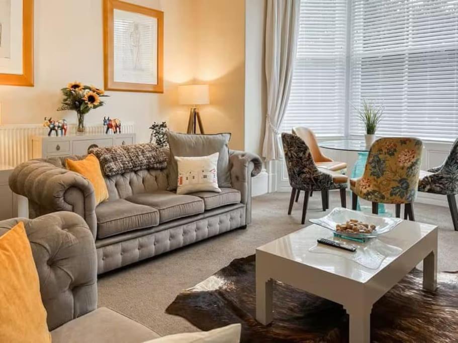 Strathmore Scarborough, Pool, Gym, Parking Apartament